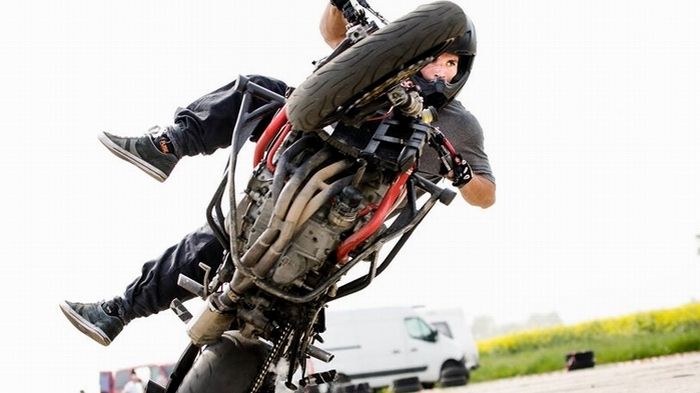 Romain Jeandrot. Γάλλος Stunt Rider, από τους καλύτερους του είδους.